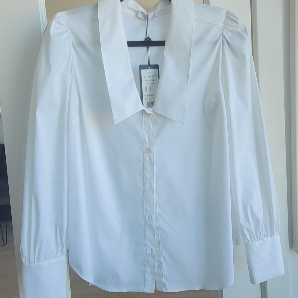 RIANI White Buttoned Notched Collar Top